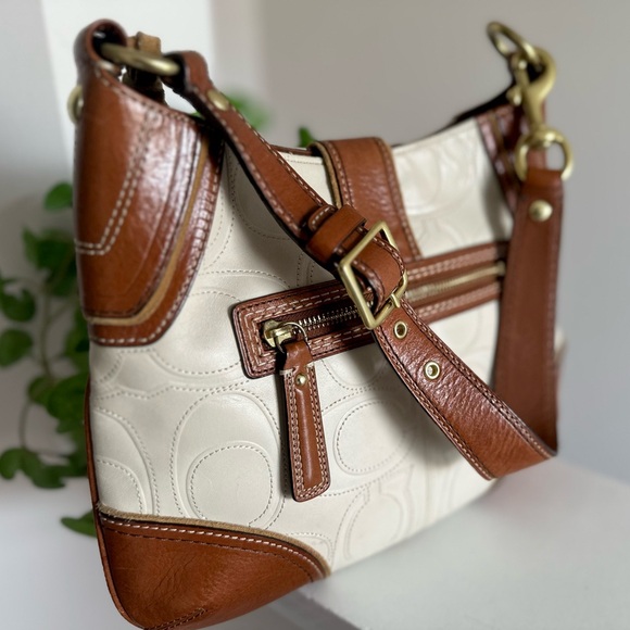 Coach Hampton Hobo EUC - Picture 3 of 15